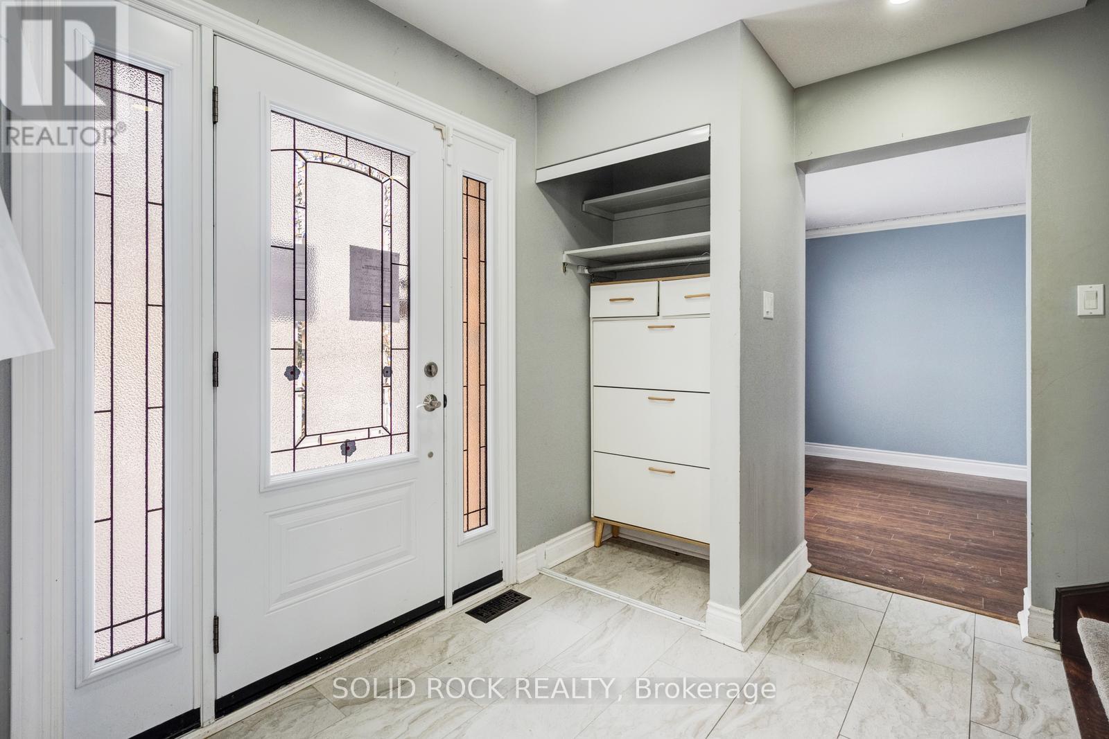 12 Torrance Wood, Brampton, Ontario  L6Y 2N3 - Photo 3 - W12981810