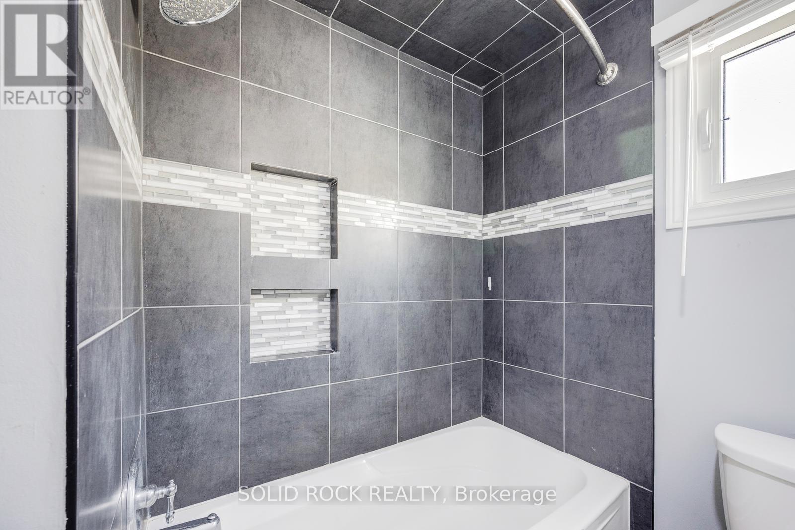 12 Torrance Wood, Brampton, Ontario  L6Y 2N3 - Photo 30 - W12981810