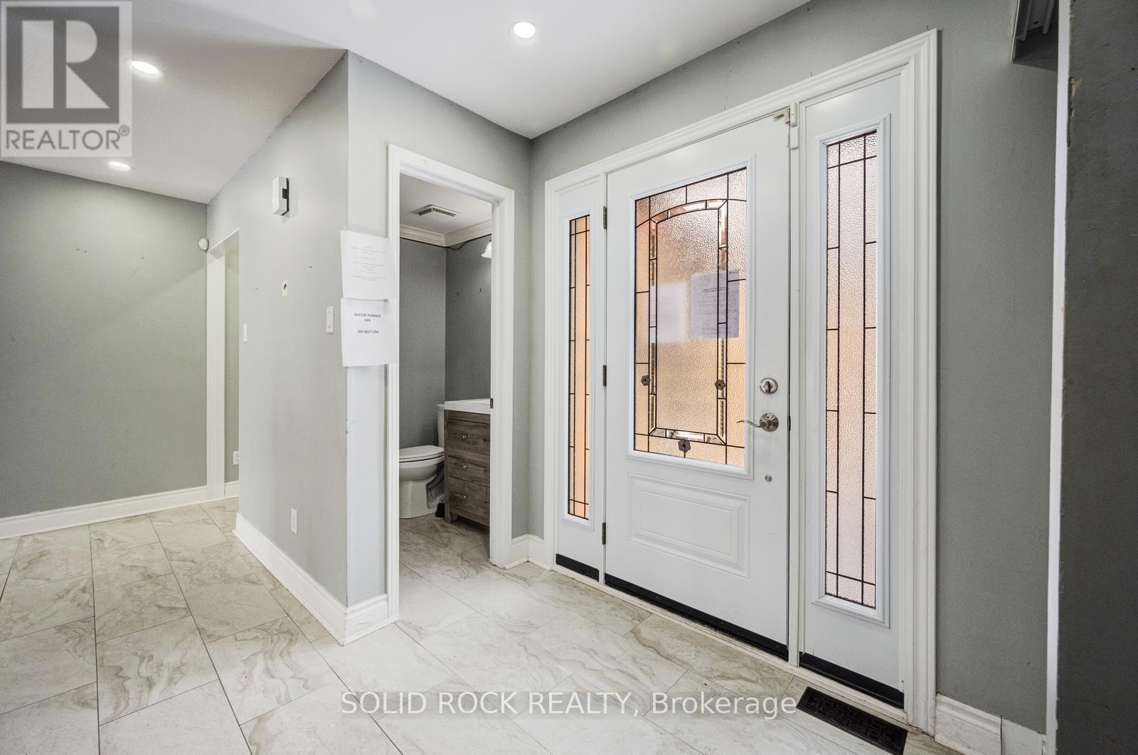 12 Torrance Wood, Brampton, Ontario  L6Y 2N3 - Photo 4 - W12981810