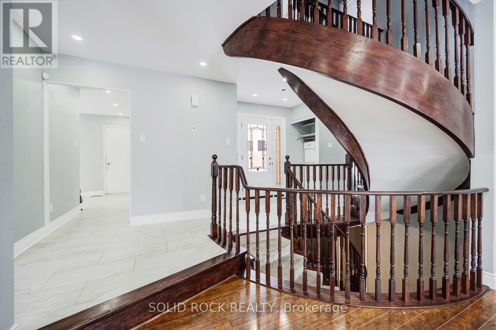 12 Torrance Wood, Brampton, Ontario  L6Y 2N3 - Photo 8 - W12981810