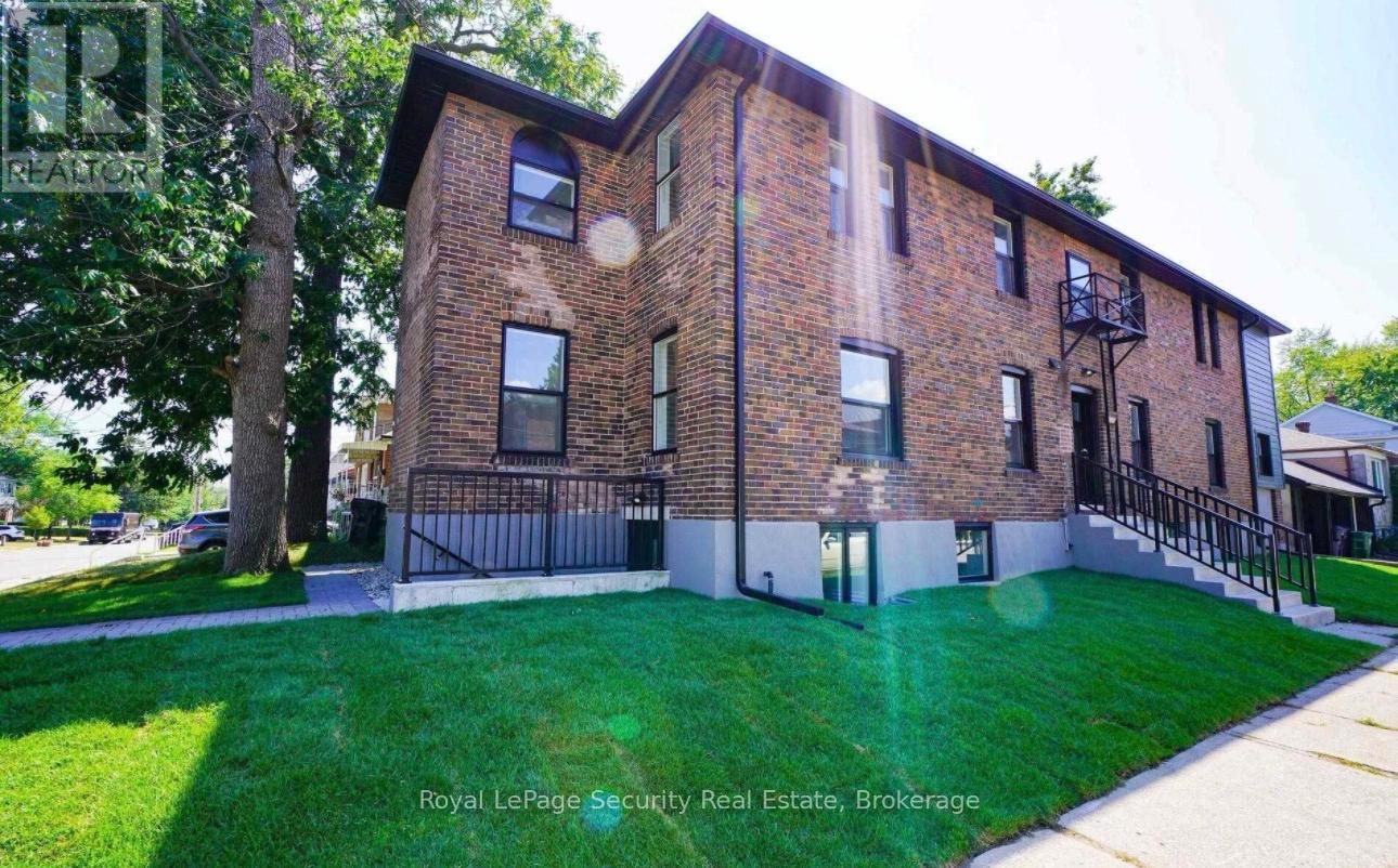 5 - 92 Twelfth Street, Toronto, Ontario  M8V 3H1 - Photo 2 - W12981848