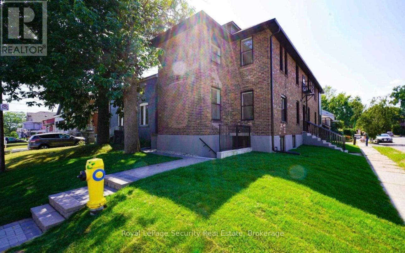 5 - 92 Twelfth Street, Toronto, Ontario  M8V 3H1 - Photo 3 - W12981848