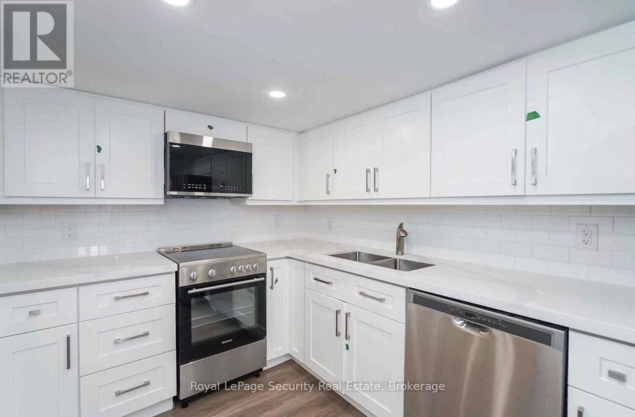 5 - 92 Twelfth Street, Toronto, Ontario  M8V 3H1 - Photo 6 - W12981848