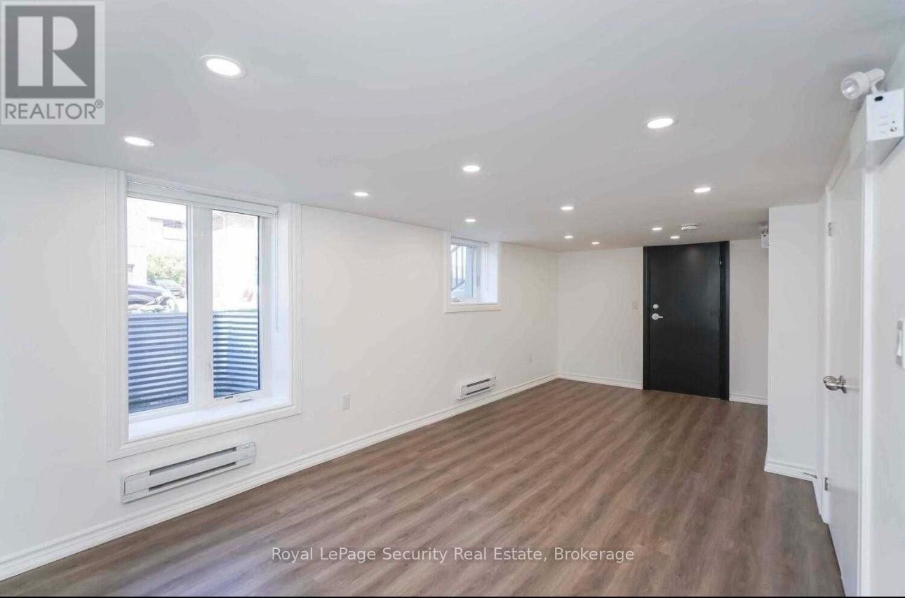 5 - 92 Twelfth Street, Toronto, Ontario  M8V 3H1 - Photo 7 - W12981848