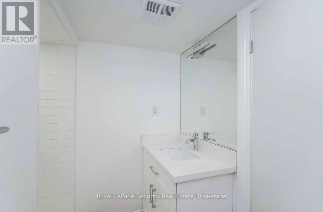 5 - 92 Twelfth Street, Toronto, Ontario  M8V 3H1 - Photo 8 - W12981848