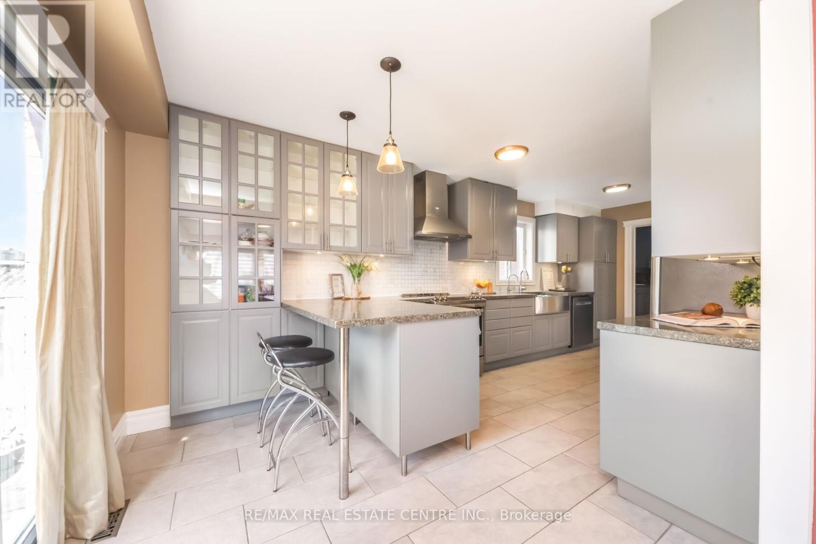 51 Pebblestone Circle, Brampton, Ontario  L6X 4N2 - Photo 18 - W12981898