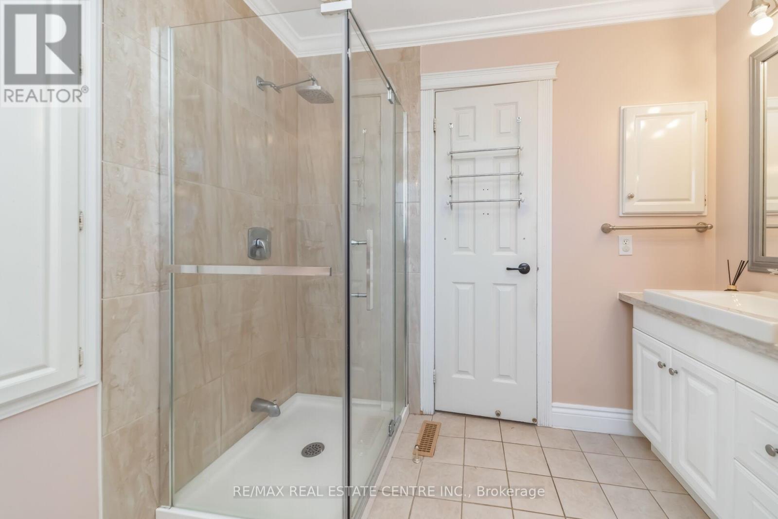 51 Pebblestone Circle, Brampton, Ontario  L6X 4N2 - Photo 39 - W12981898