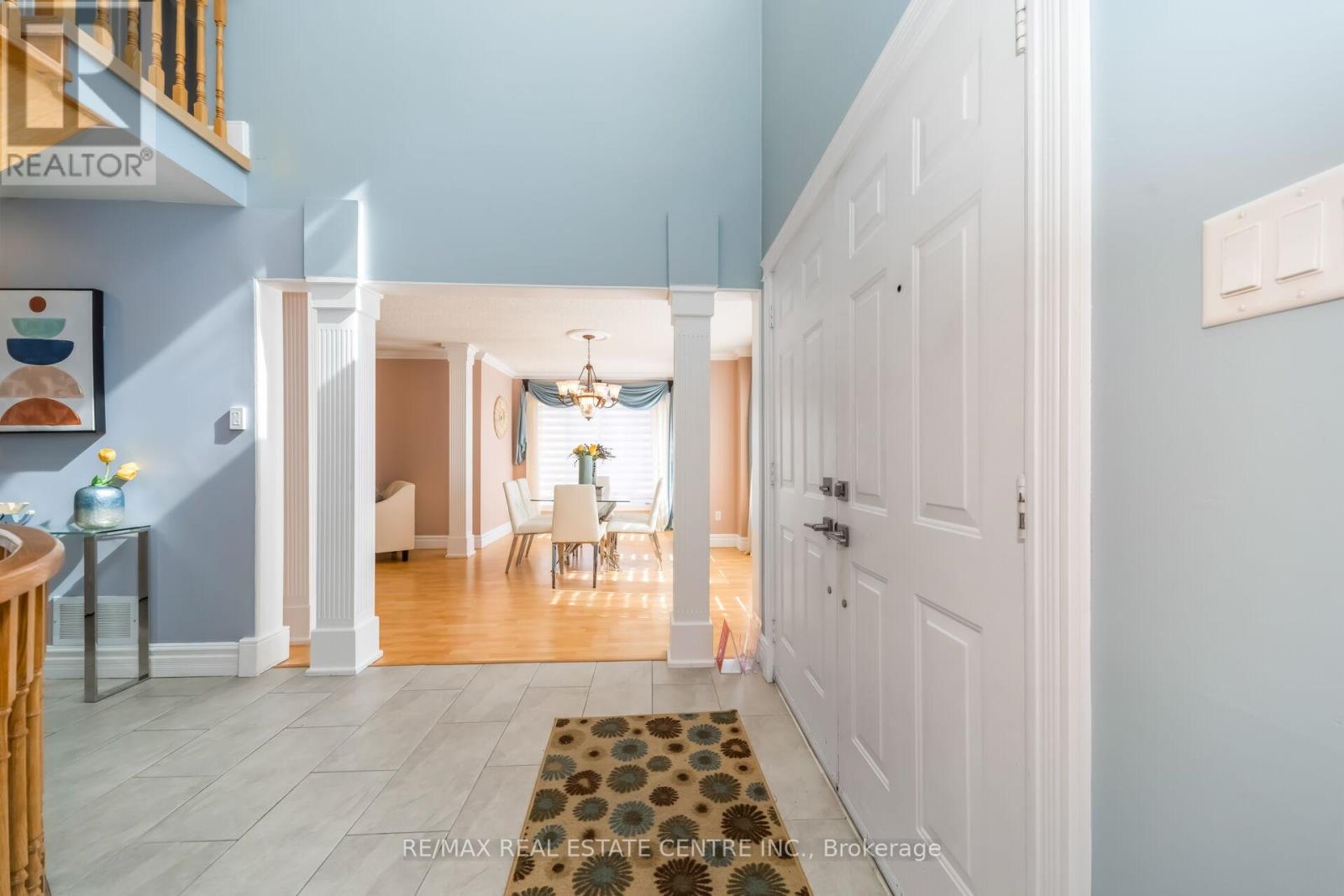 51 Pebblestone Circle, Brampton, Ontario  L6X 4N2 - Photo 6 - W12981898