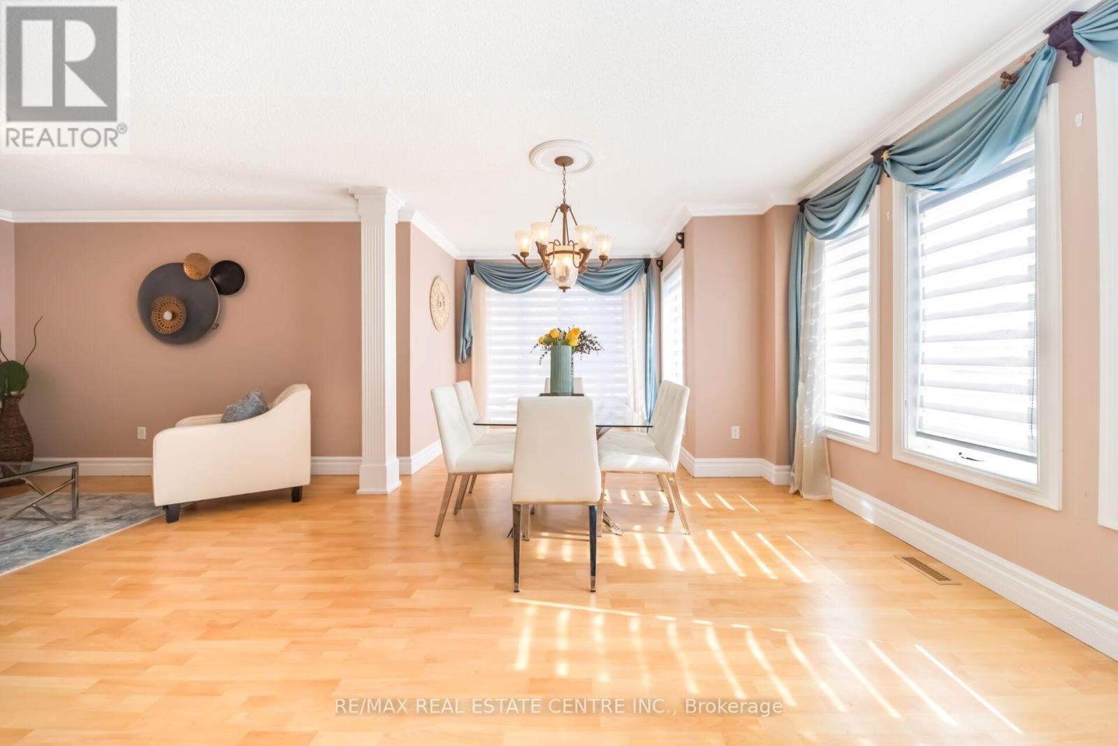 51 Pebblestone Circle, Brampton, Ontario  L6X 4N2 - Photo 7 - W12981898