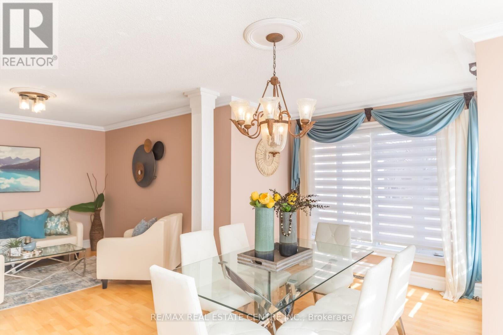 51 Pebblestone Circle, Brampton, Ontario  L6X 4N2 - Photo 9 - W12981898