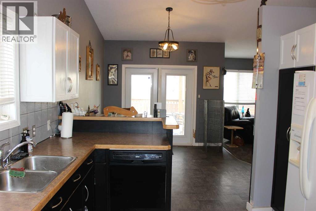 609 Maple Place, Picture Butte, Alberta  T0K 1V0 - Photo 6 - A2294399