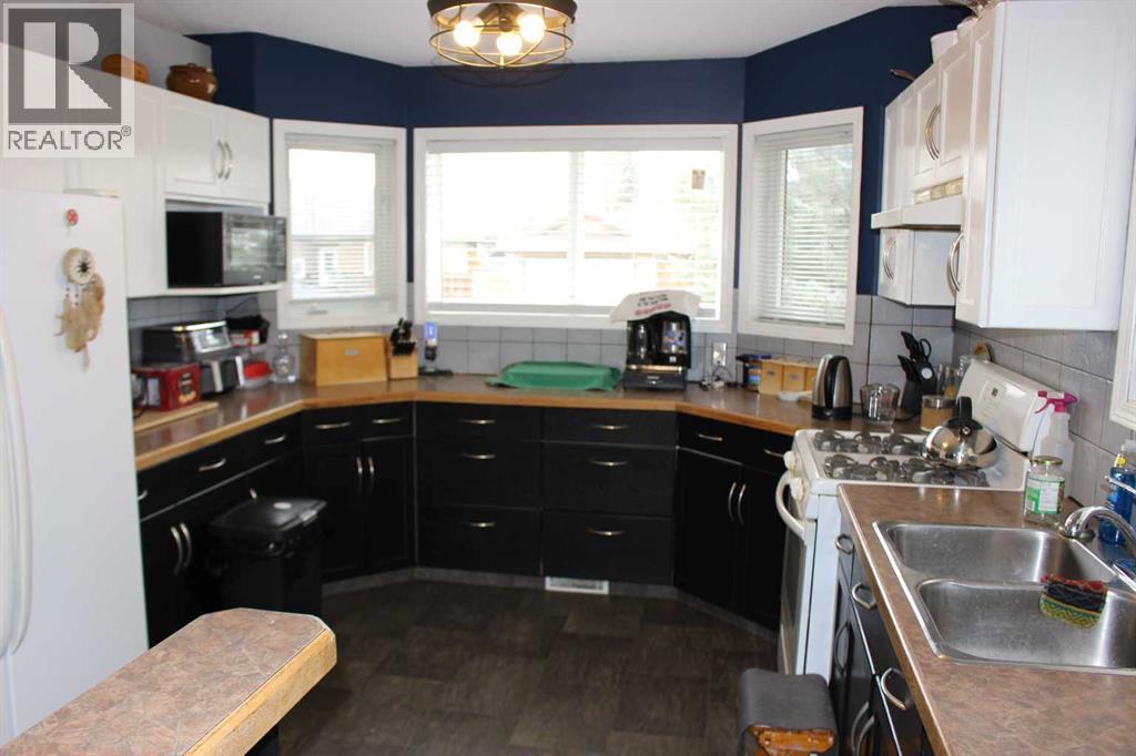 609 Maple Place, Picture Butte, Alberta  T0K 1V0 - Photo 5 - A2294399