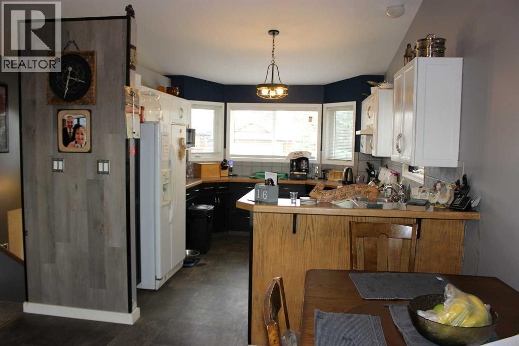 609 Maple Place, Picture Butte, Alberta  T0K 1V0 - Photo 4 - A2294399