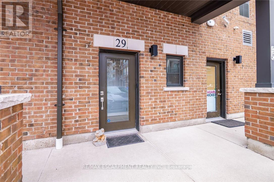 29 Esplanade Lane, Grimsby, Ontario  L3M 0H2 - Photo 3 - X12981730