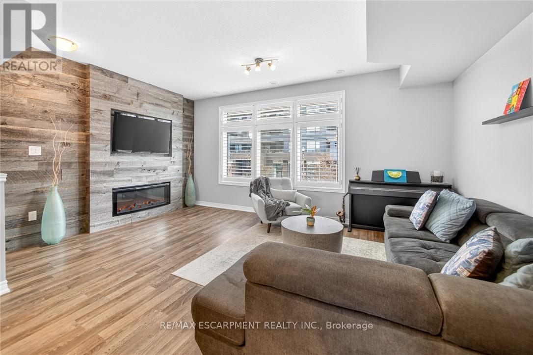 29 Esplanade Lane, Grimsby, Ontario  L3M 0H2 - Photo 5 - X12981730