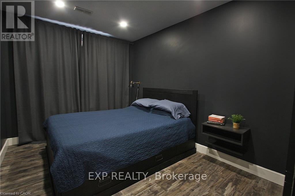 23 Scarletwood Street, Hamilton, Ontario  L8J 0K8 - Photo 8 - X12981738