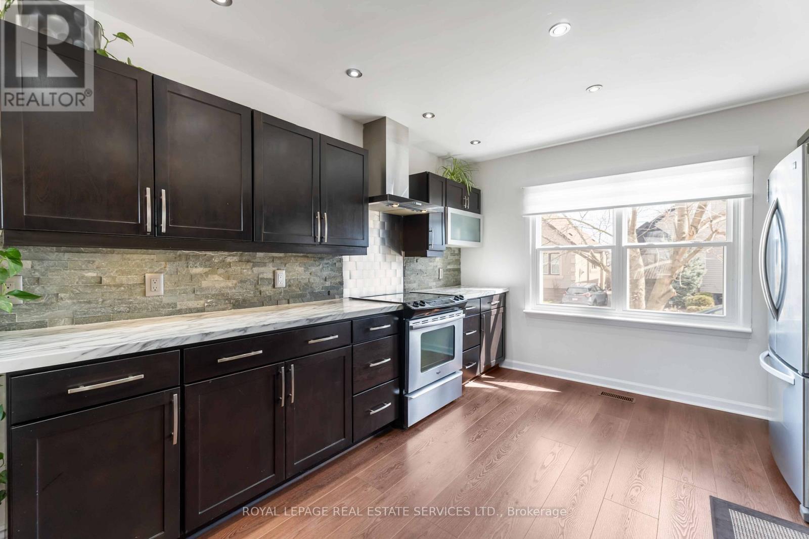 54 Weir Street S, Hamilton, Ontario  L8K 3A4 - Photo 12 - X12981768