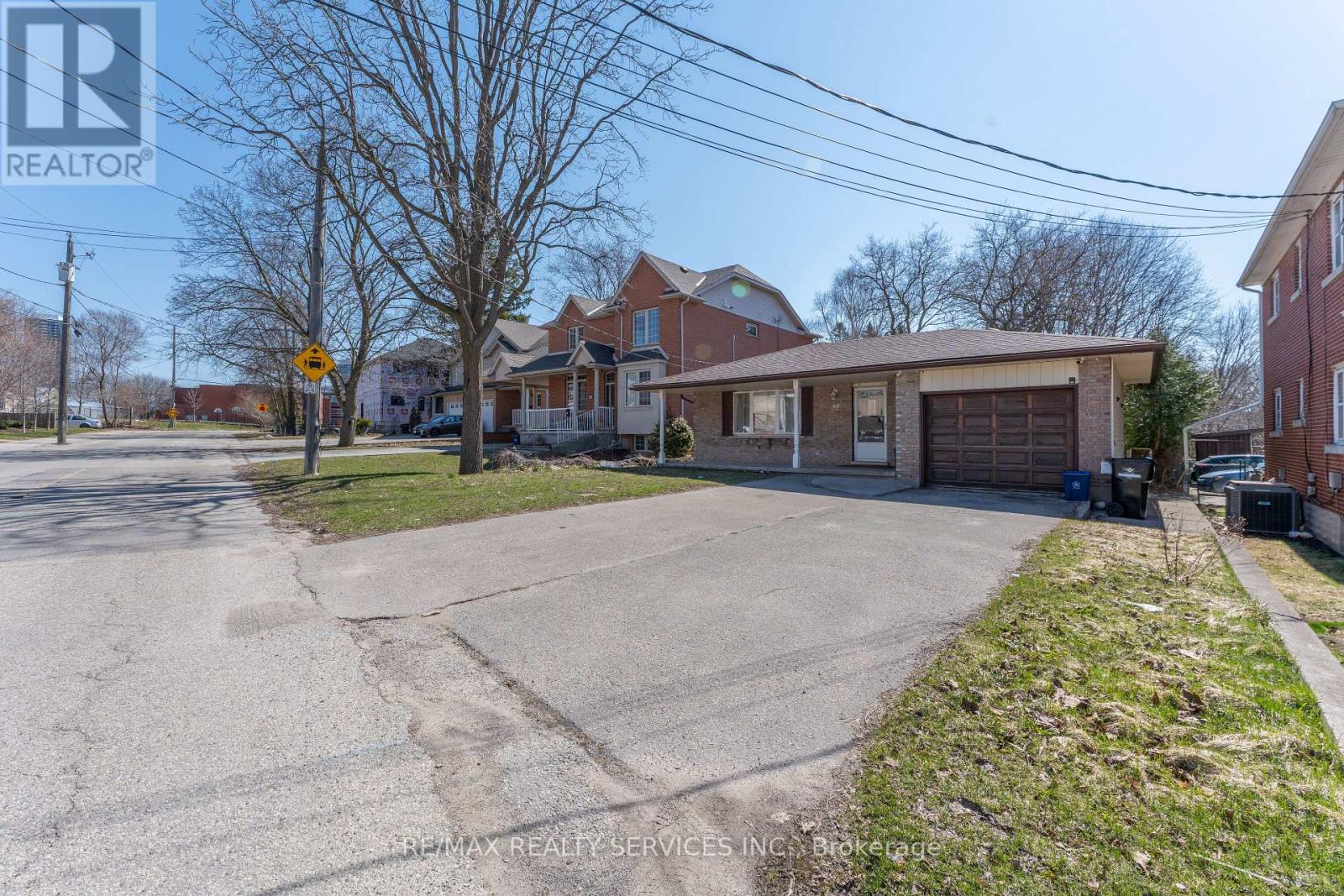 94 Gage Avenue, Kitchener, Ontario  N2G 2E2 - Photo 2 - X12981808