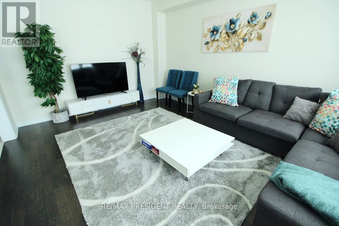 16 Peach Street, Thorold, Ontario  L2V 0K1 - Photo 5 - X12981816