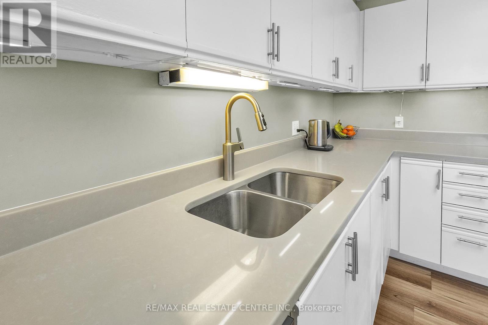 202 - 105 Bagot Street, Guelph, Ontario  N1H 8H4 - Photo 11 - X12981852