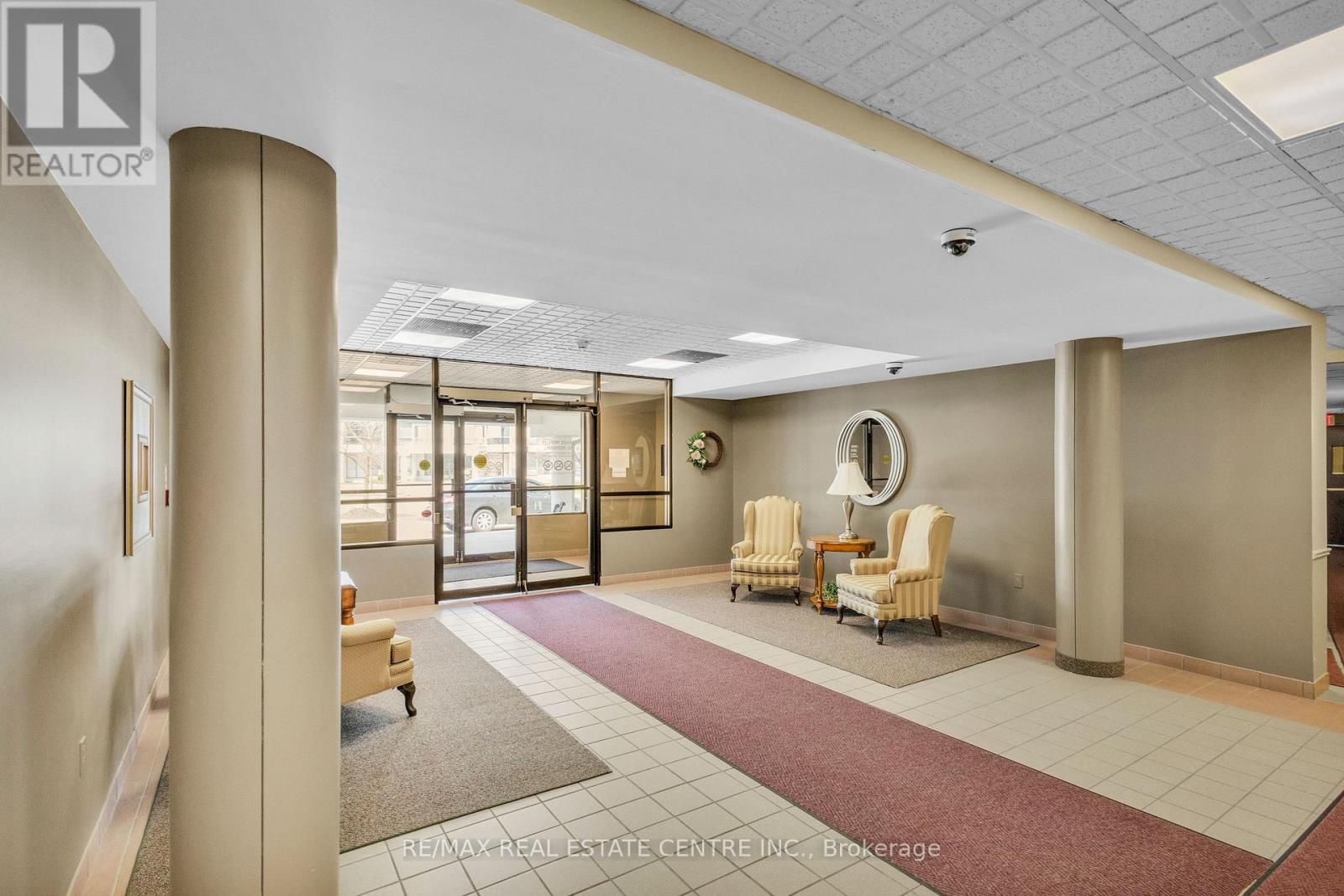 202 - 105 Bagot Street, Guelph, Ontario  N1H 8H4 - Photo 4 - X12981852