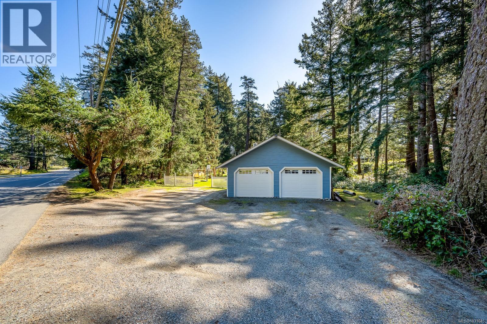 745 Lazo Rd, Comox, British Columbia  V9M 3V6 - Photo 9 - 1031645