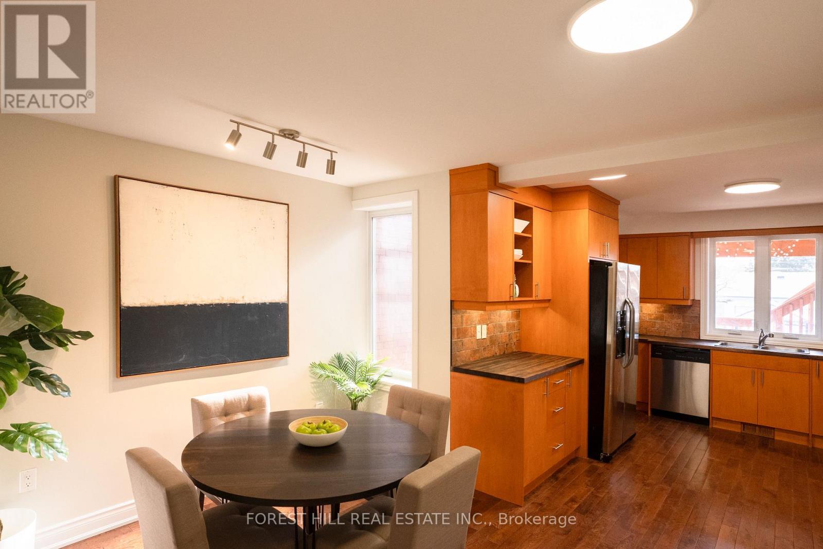 32 Castleton Avenue, Toronto, Ontario  M6N 3Z5 - Photo 4 - W12979668