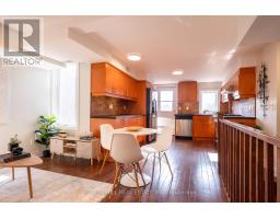 32 CASTLETON AVENUE, Toronto, Ontario