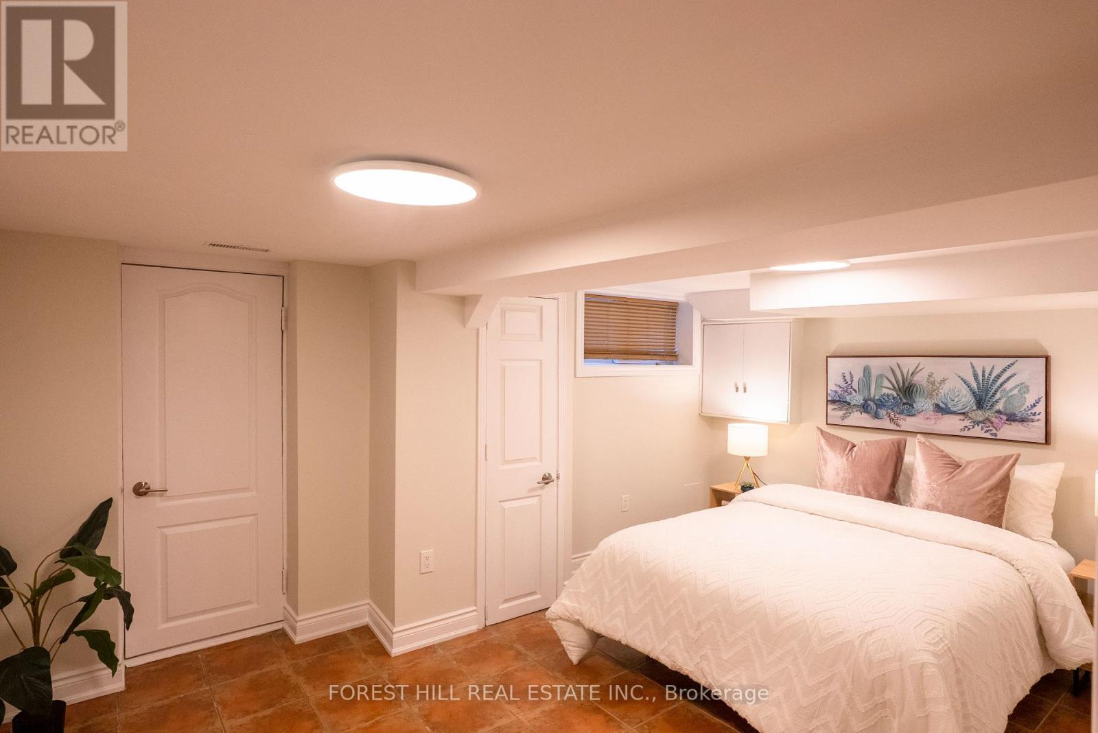 32 Castleton Avenue, Toronto, Ontario  M6N 3Z5 - Photo 7 - W12979668