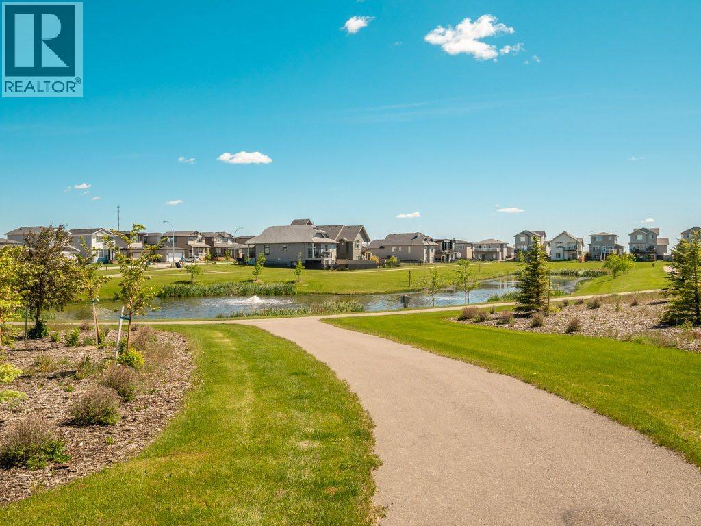102 Blackwolf Bay N, Lethbridge, Alberta  T1H 7E9 - Photo 3 - A2281852