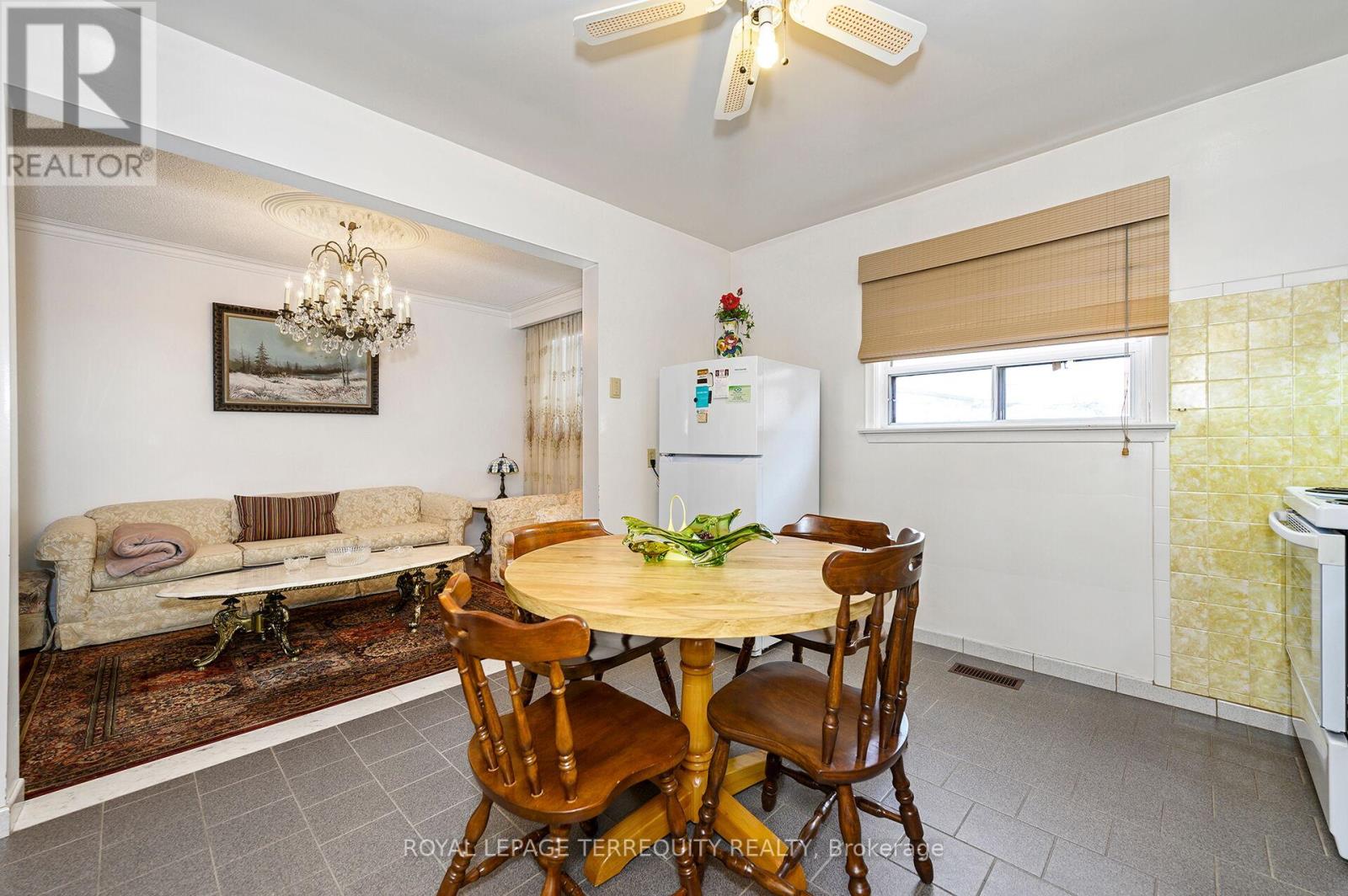 8 Sonnet Court, Toronto, Ontario M6L 1J7 - Photo 10 - W12900578