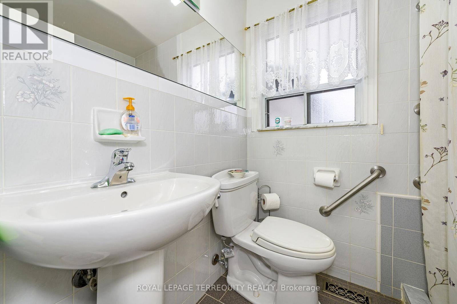 8 Sonnet Court, Toronto, Ontario M6L 1J7 - Photo 12 - W12900578