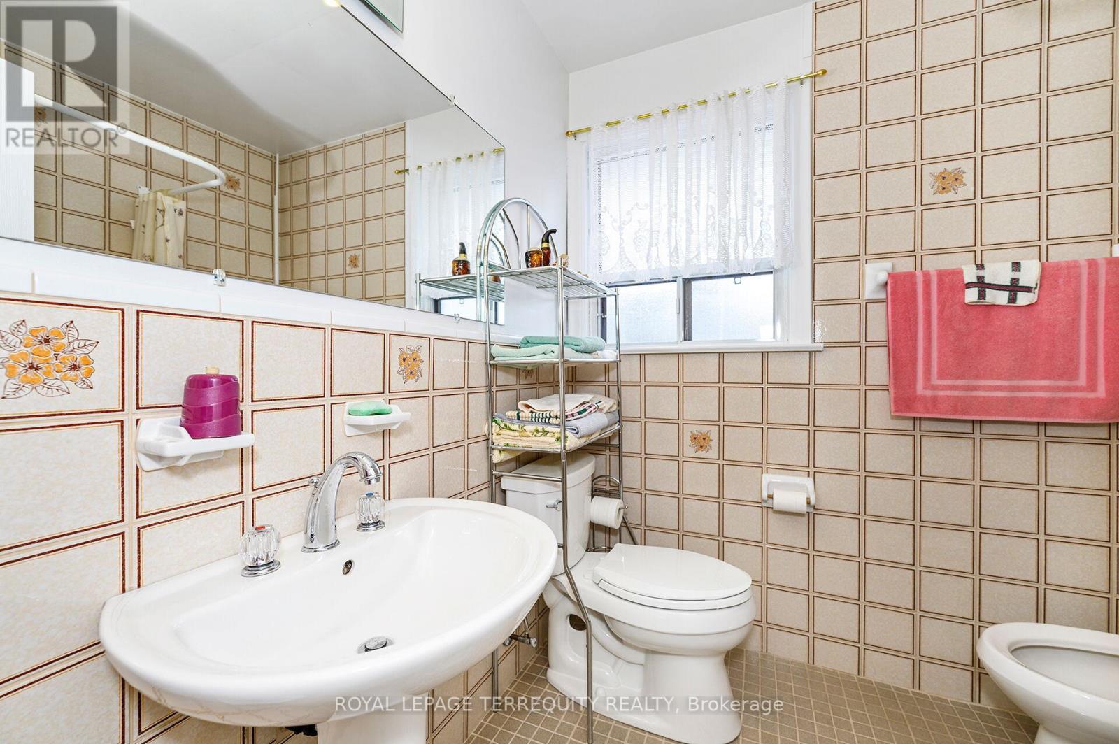 8 Sonnet Court, Toronto, Ontario M6L 1J7 - Photo 19 - W12900578