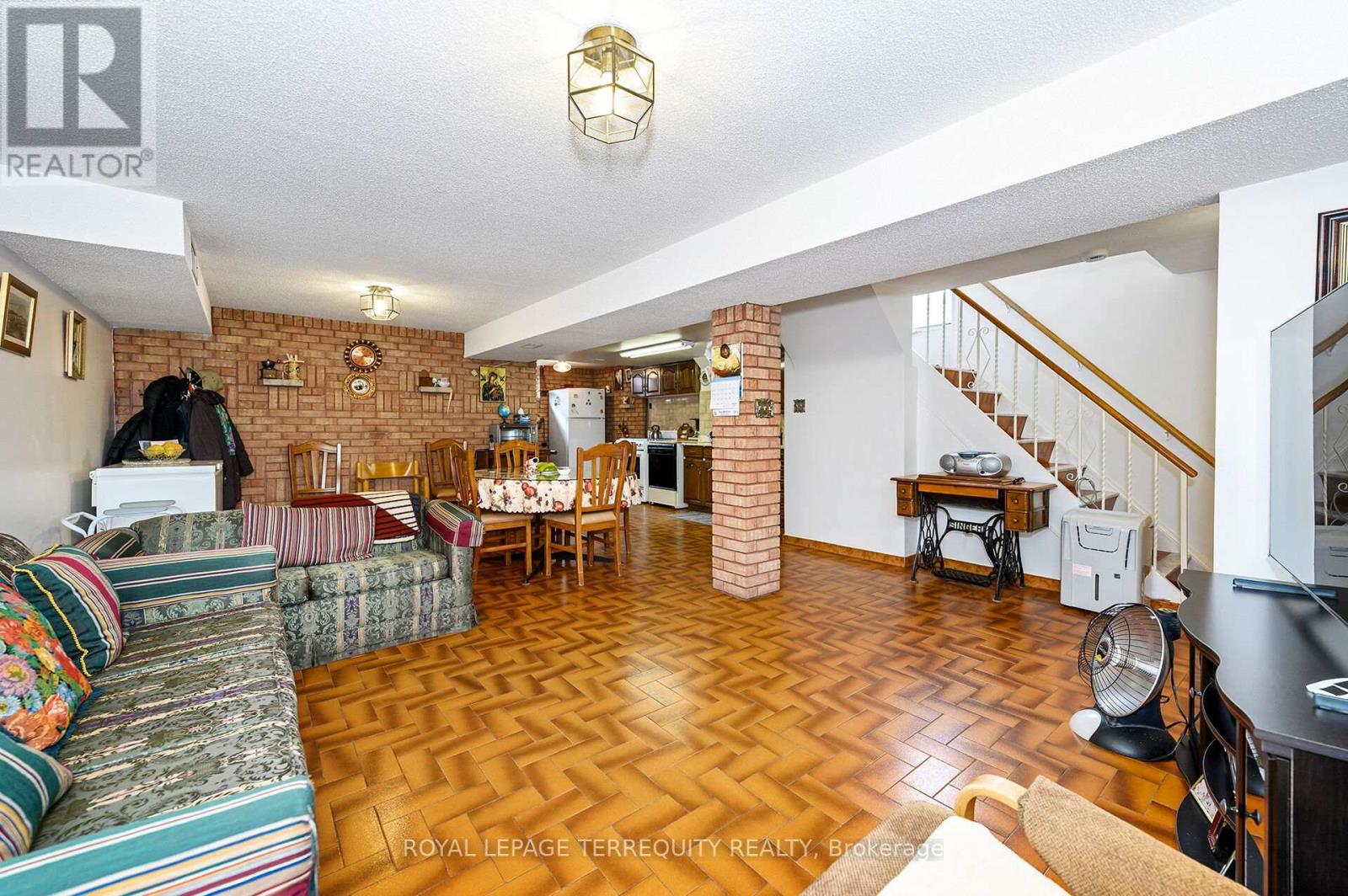 8 Sonnet Court, Toronto, Ontario M6L 1J7 - Photo 22 - W12900578