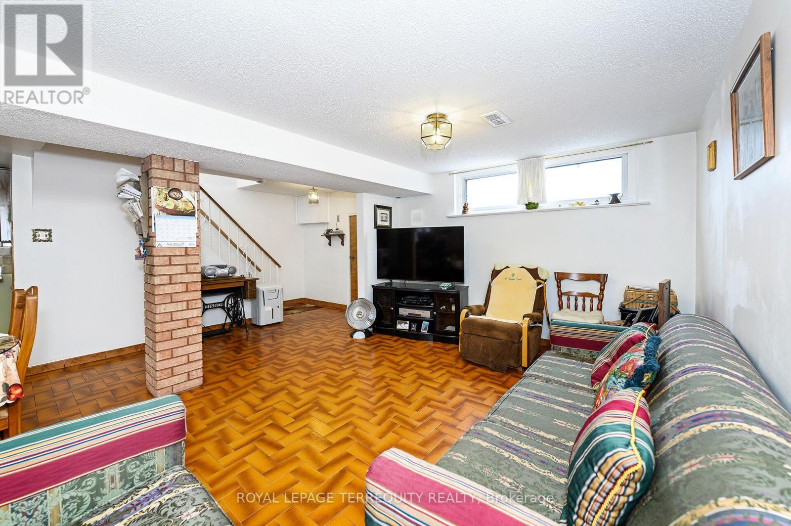 8 Sonnet Court, Toronto, Ontario M6L 1J7 - Photo 24 - W12900578