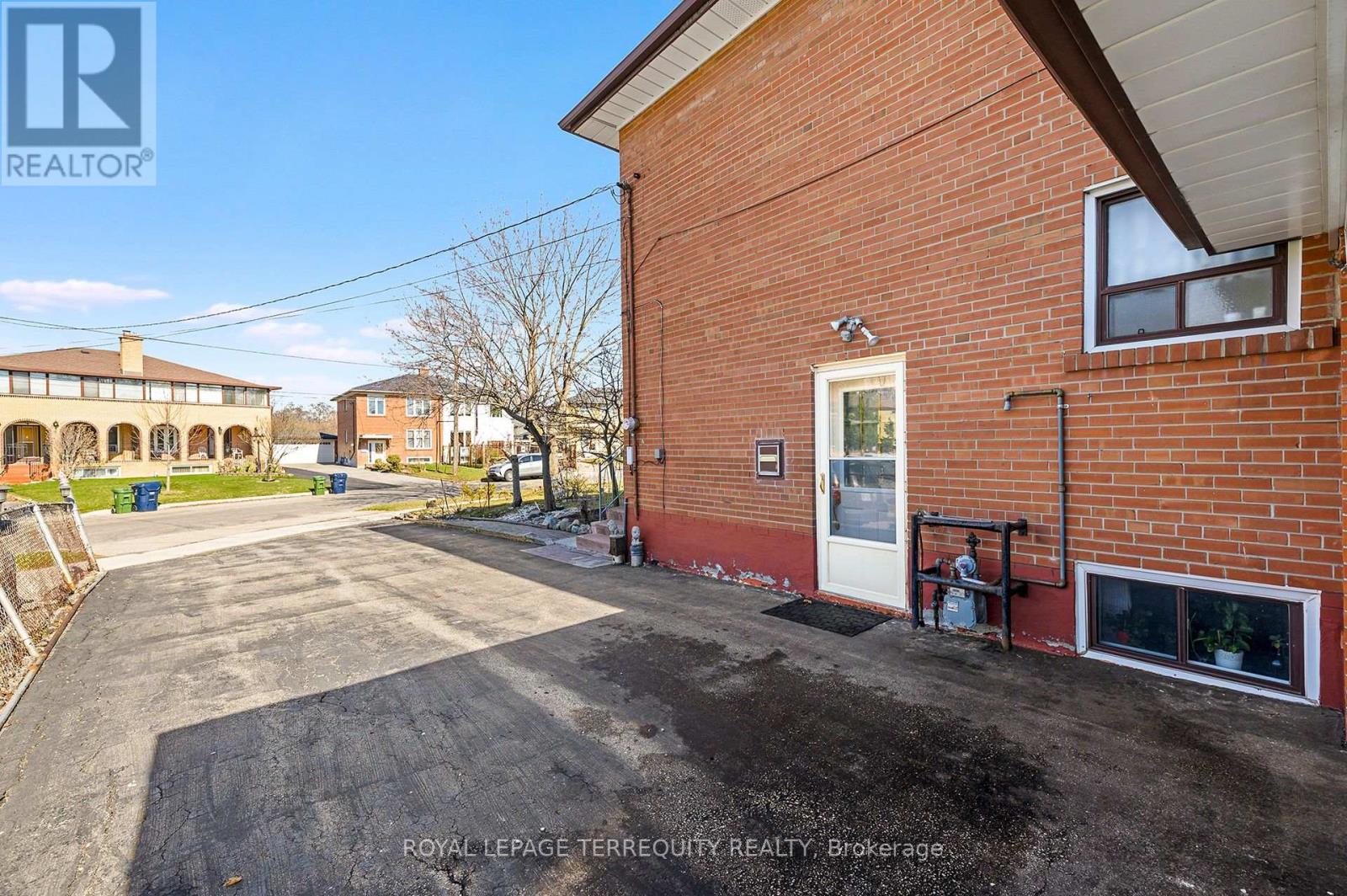 8 Sonnet Court, Toronto, Ontario M6L 1J7 - Photo 28 - W12900578