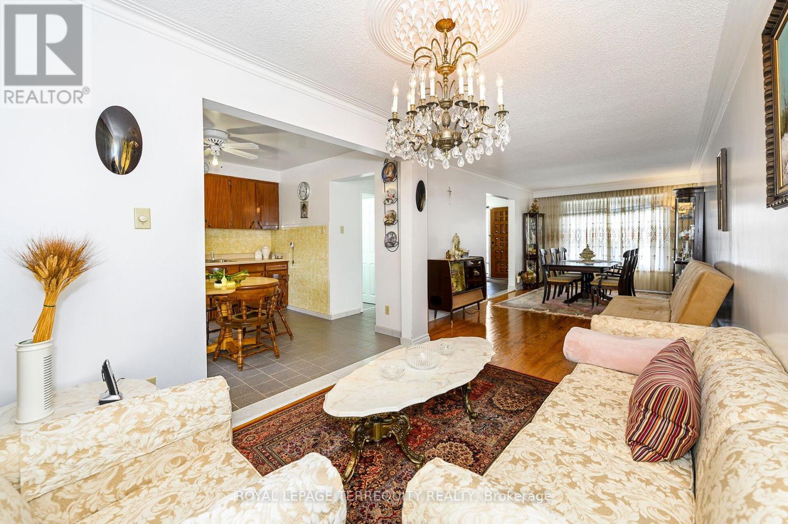 8 Sonnet Court, Toronto, Ontario M6L 1J7 - Photo 7 - W12900578