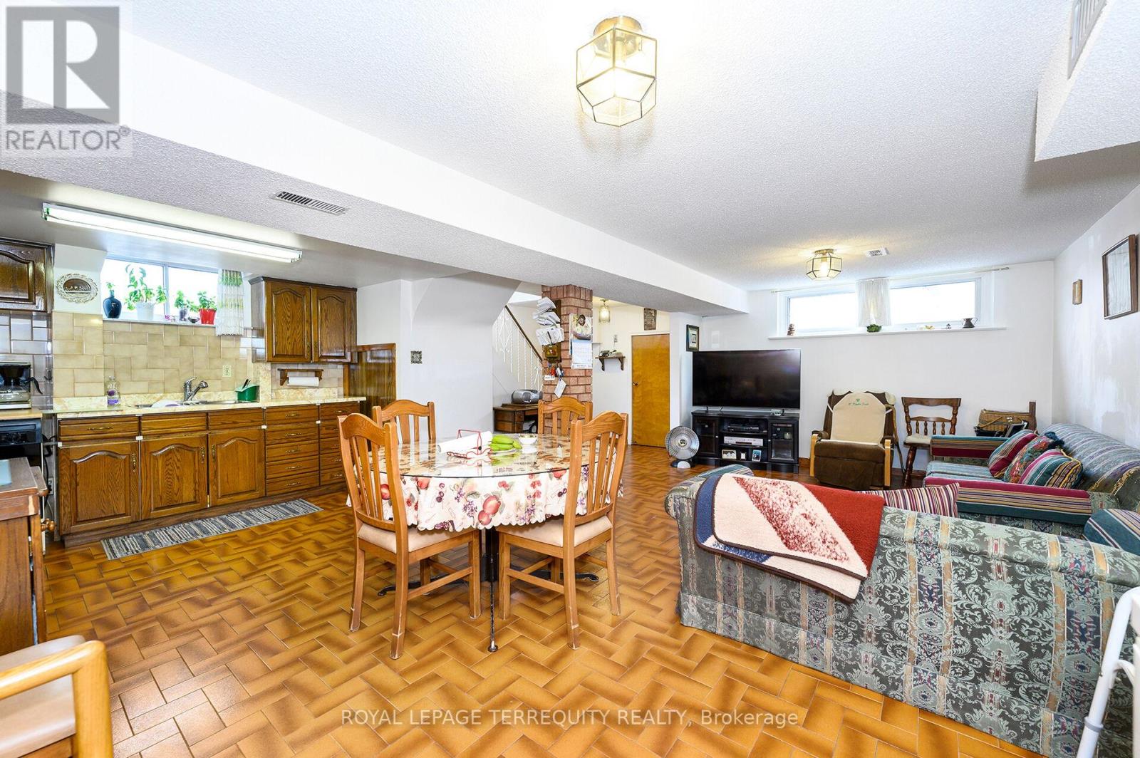 8 Sonnet Court, Toronto, Ontario M6L 1J7 - Photo 25 - W12900578