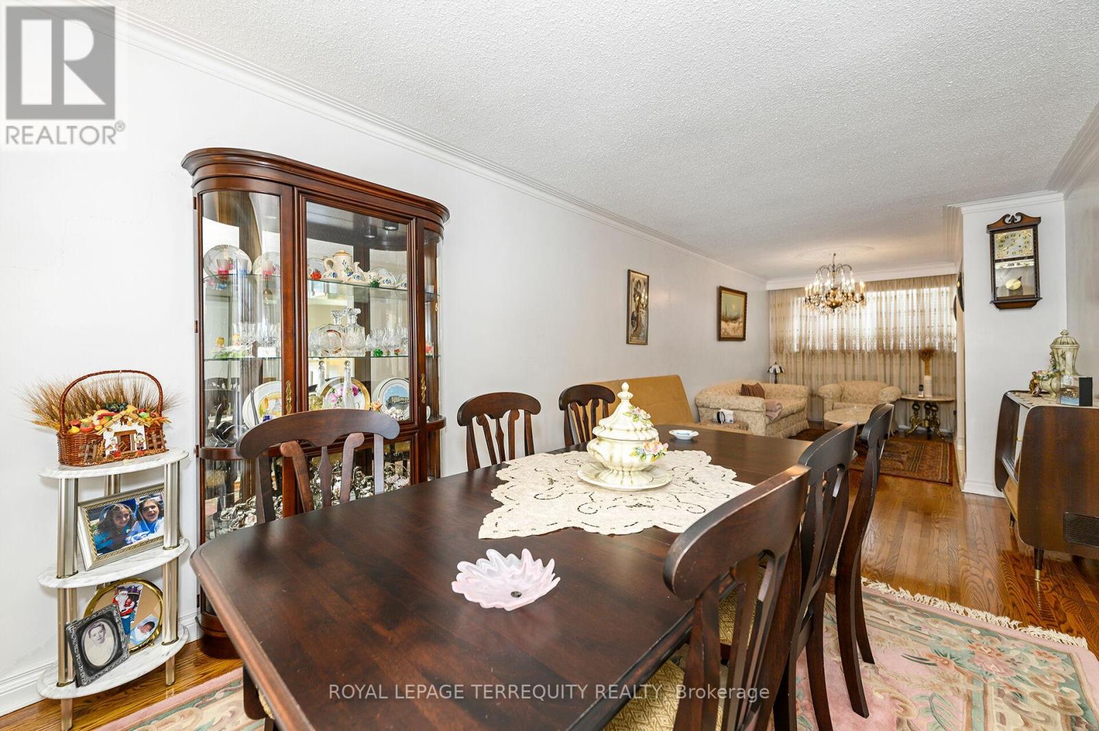 8 Sonnet Court, Toronto, Ontario M6L 1J7 - Photo 5 - W12900578