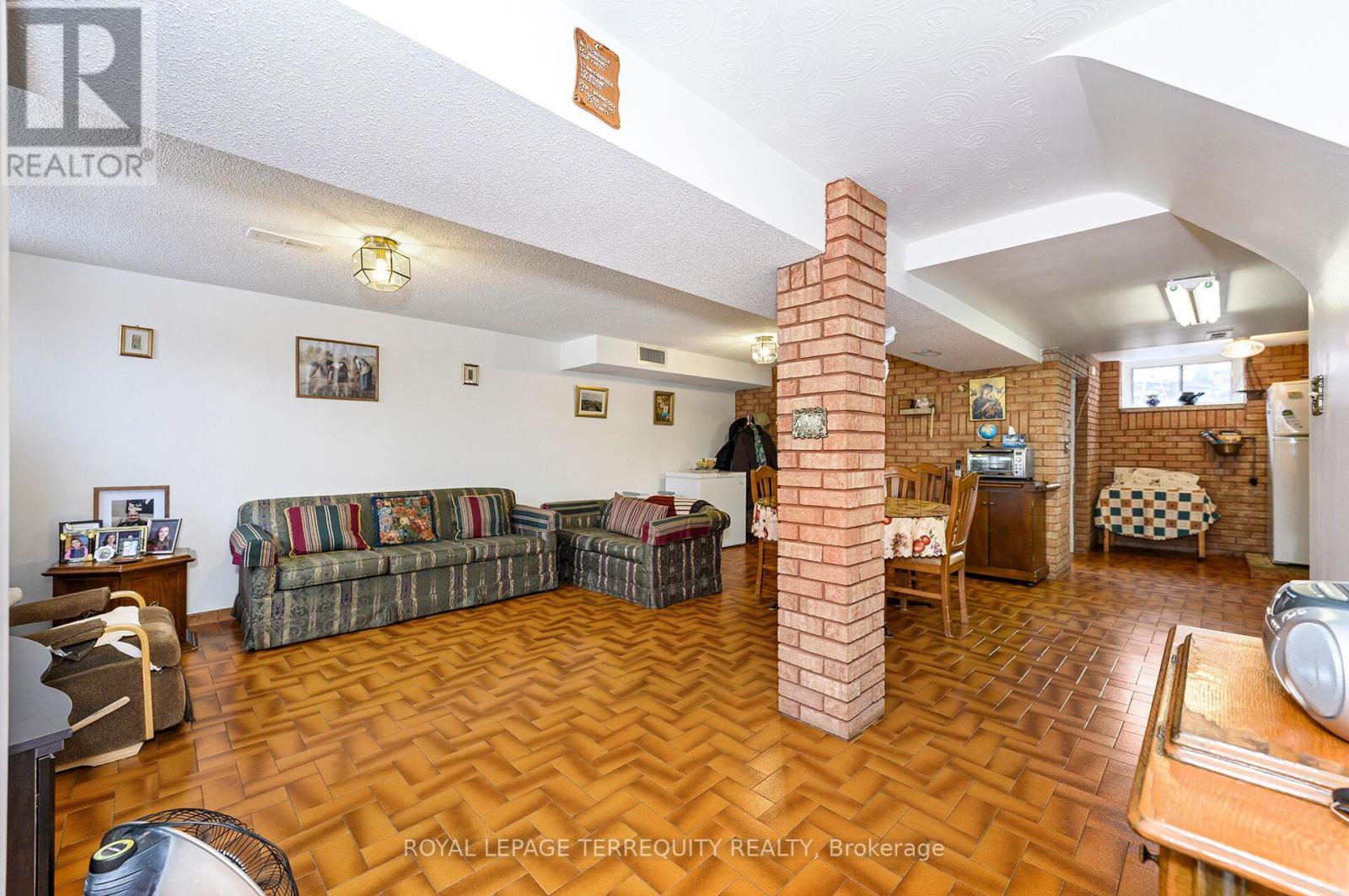 8 Sonnet Court, Toronto, Ontario M6L 1J7 - Photo 23 - W12900578