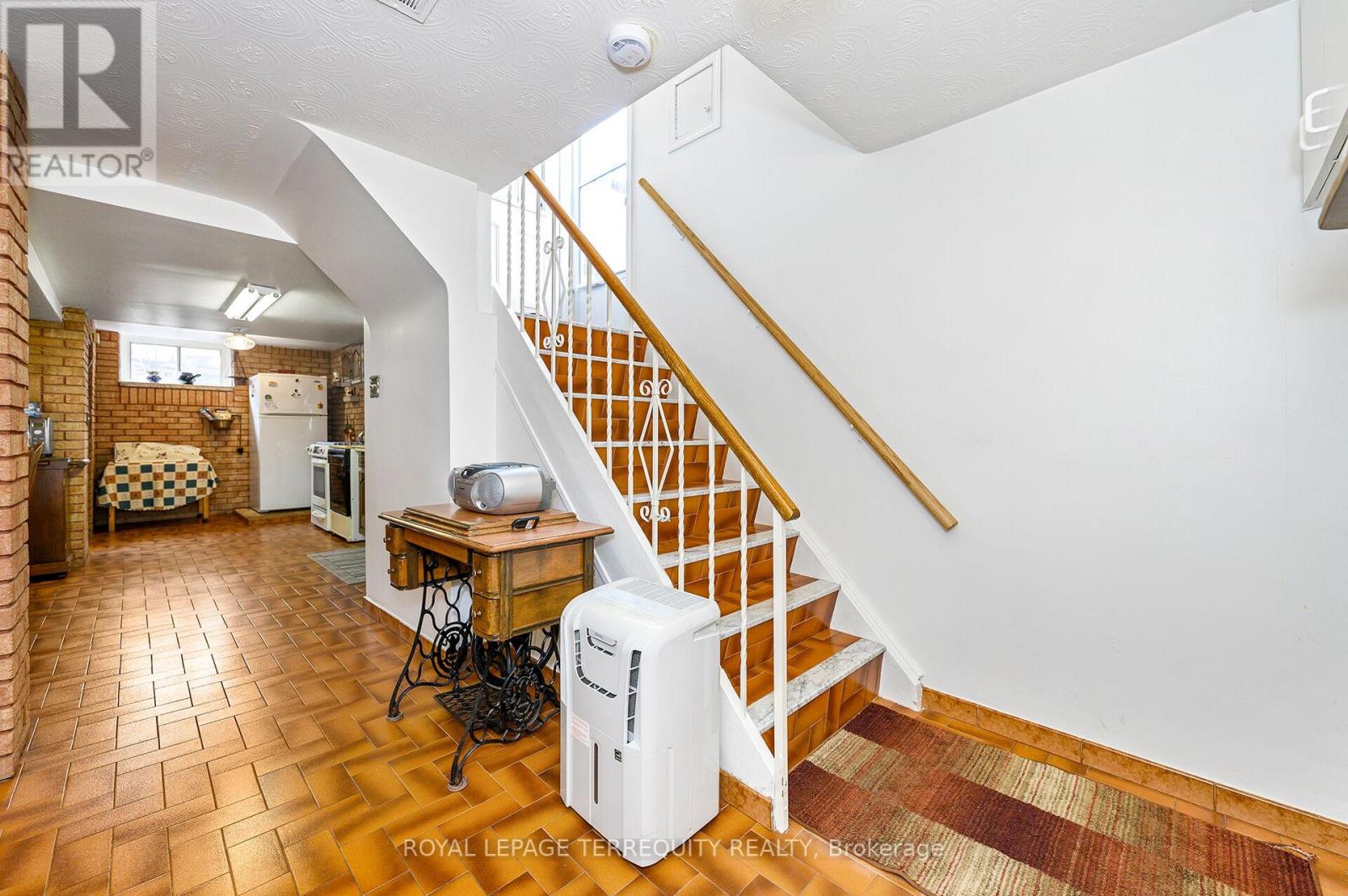 8 Sonnet Court, Toronto, Ontario M6L 1J7 - Photo 21 - W12900578