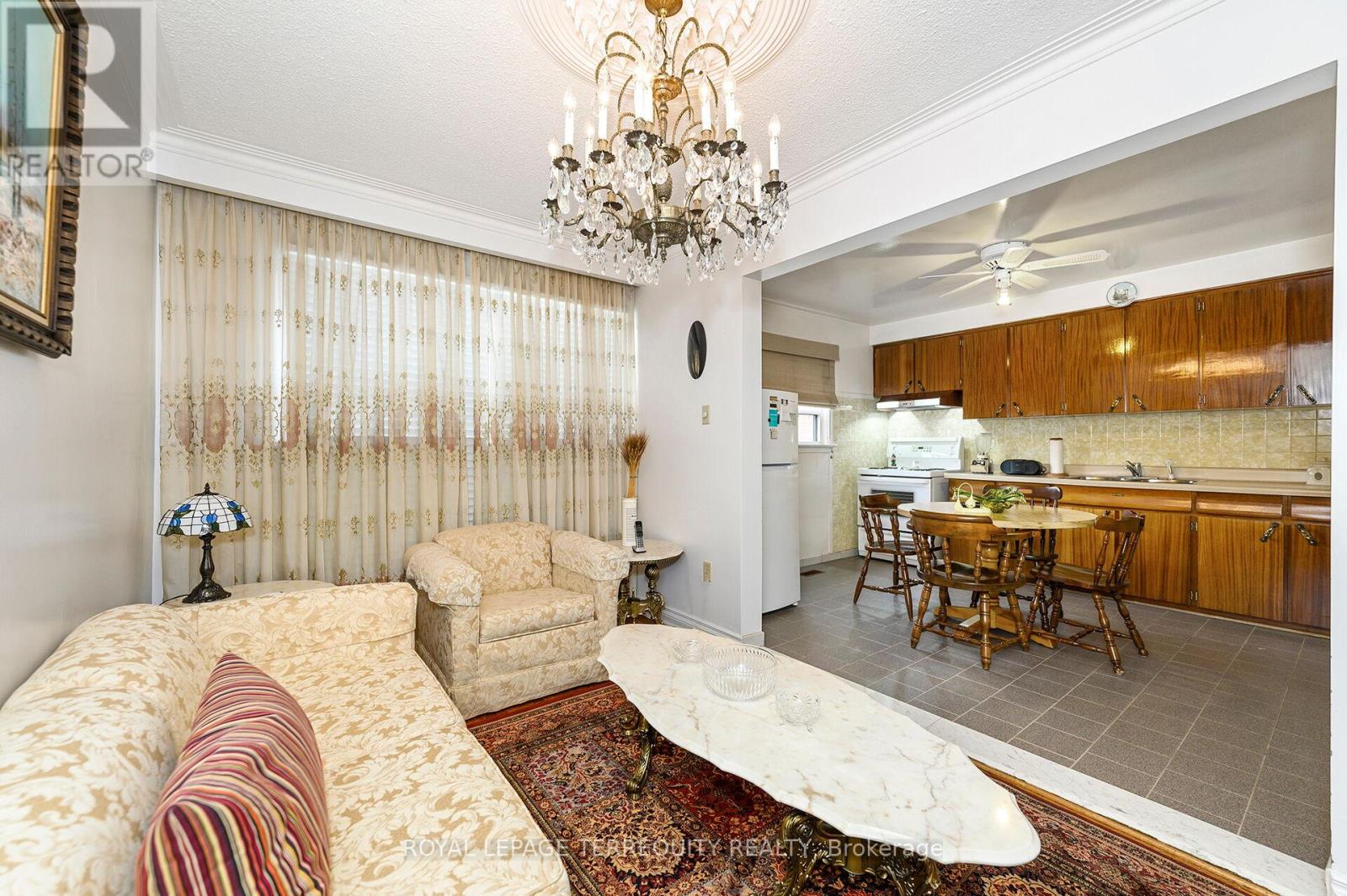 8 Sonnet Court, Toronto, Ontario M6L 1J7 - Photo 8 - W12900578