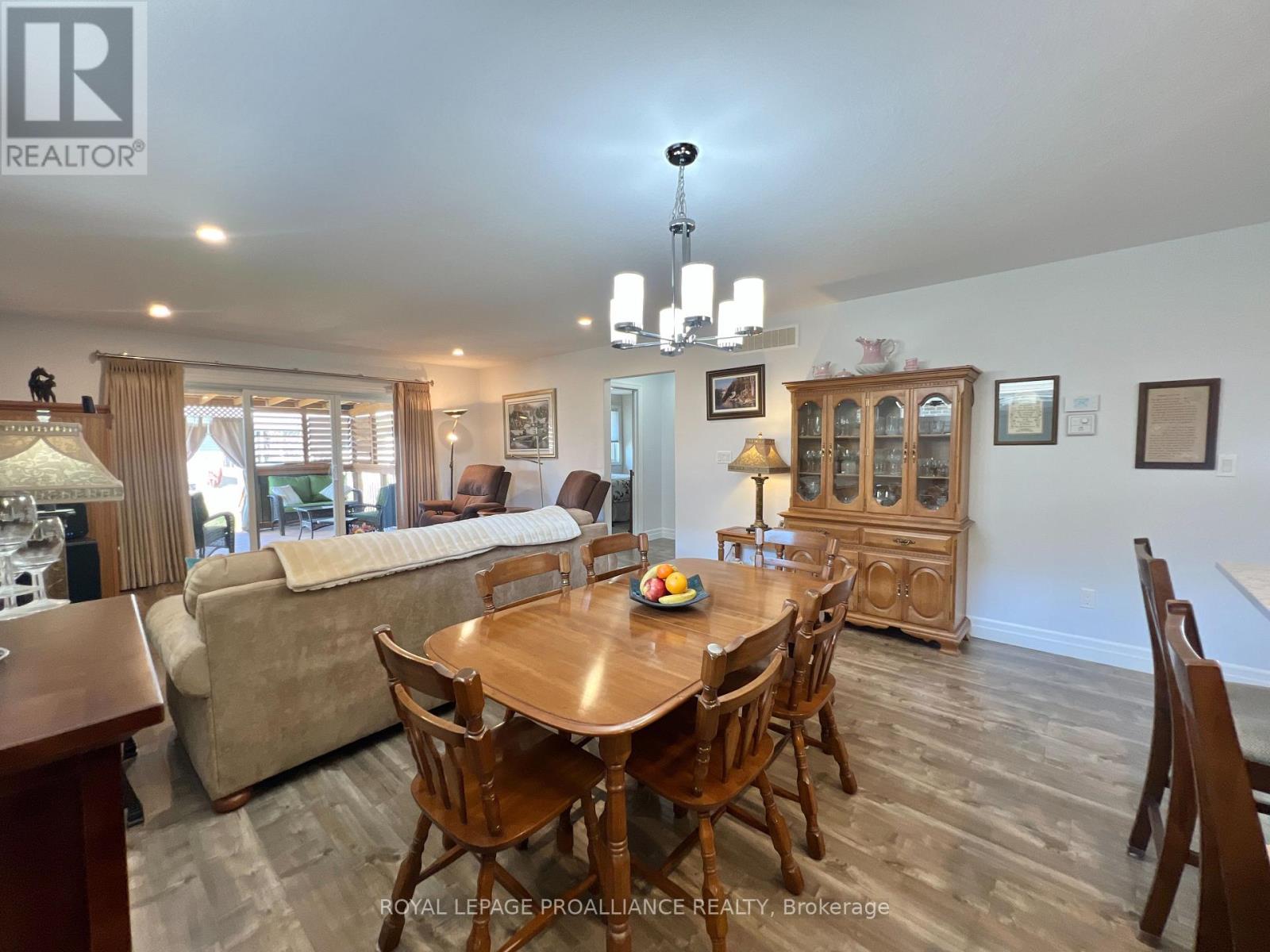 38 Mercedes Drive, Belleville, Ontario  K8N 0B7 - Photo 8 - X12981938