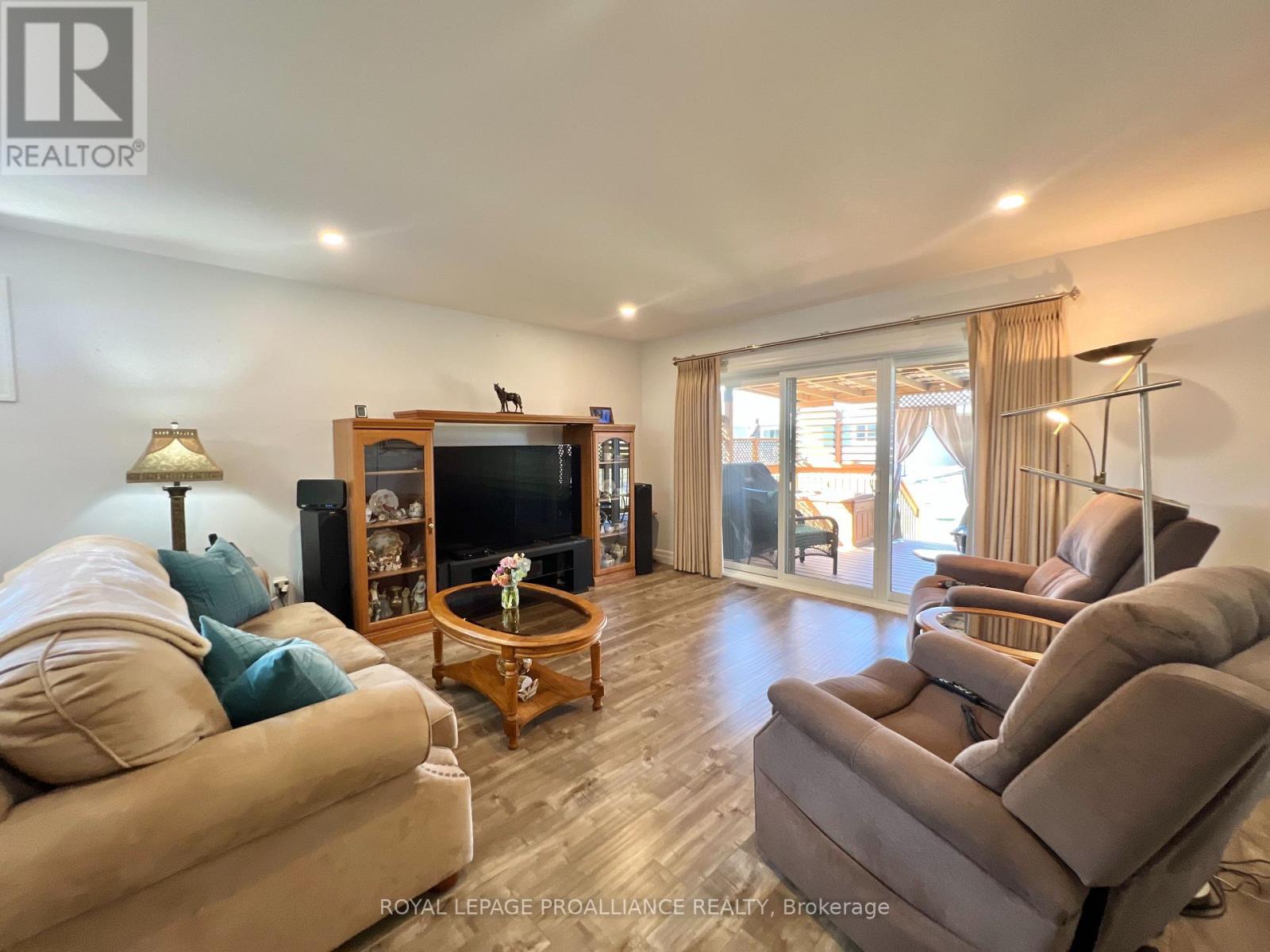 38 Mercedes Drive, Belleville, Ontario  K8N 0B7 - Photo 9 - X12981938