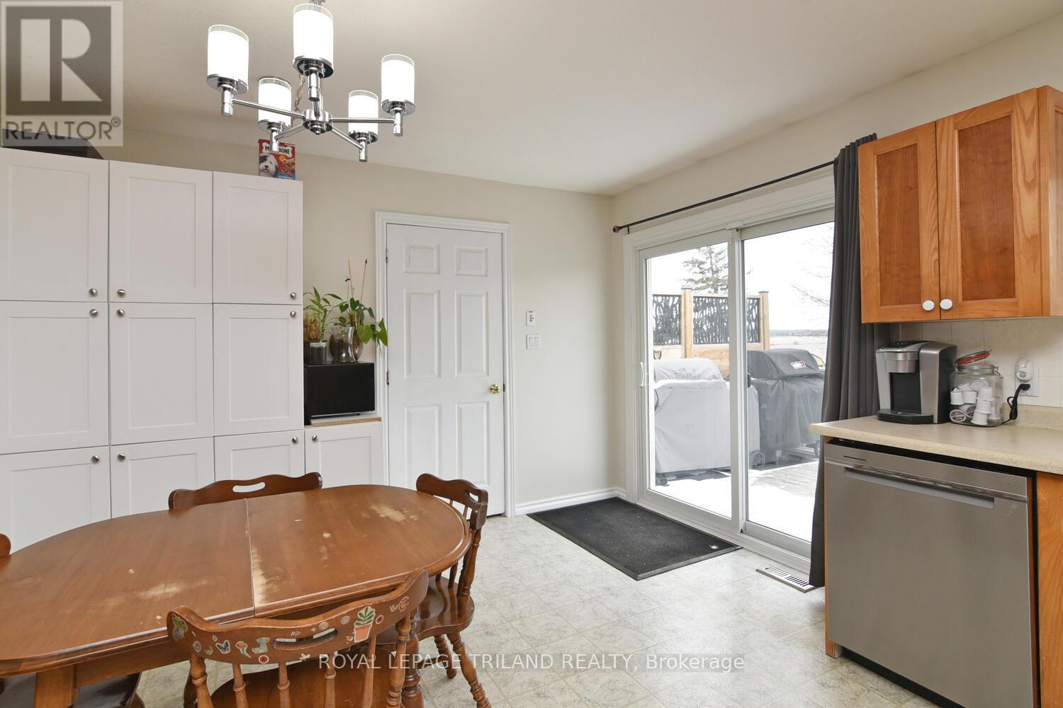 9907 Eric Street, Lambton Shores, Ontario  N0M 2N0 - Photo 10 - X12981916