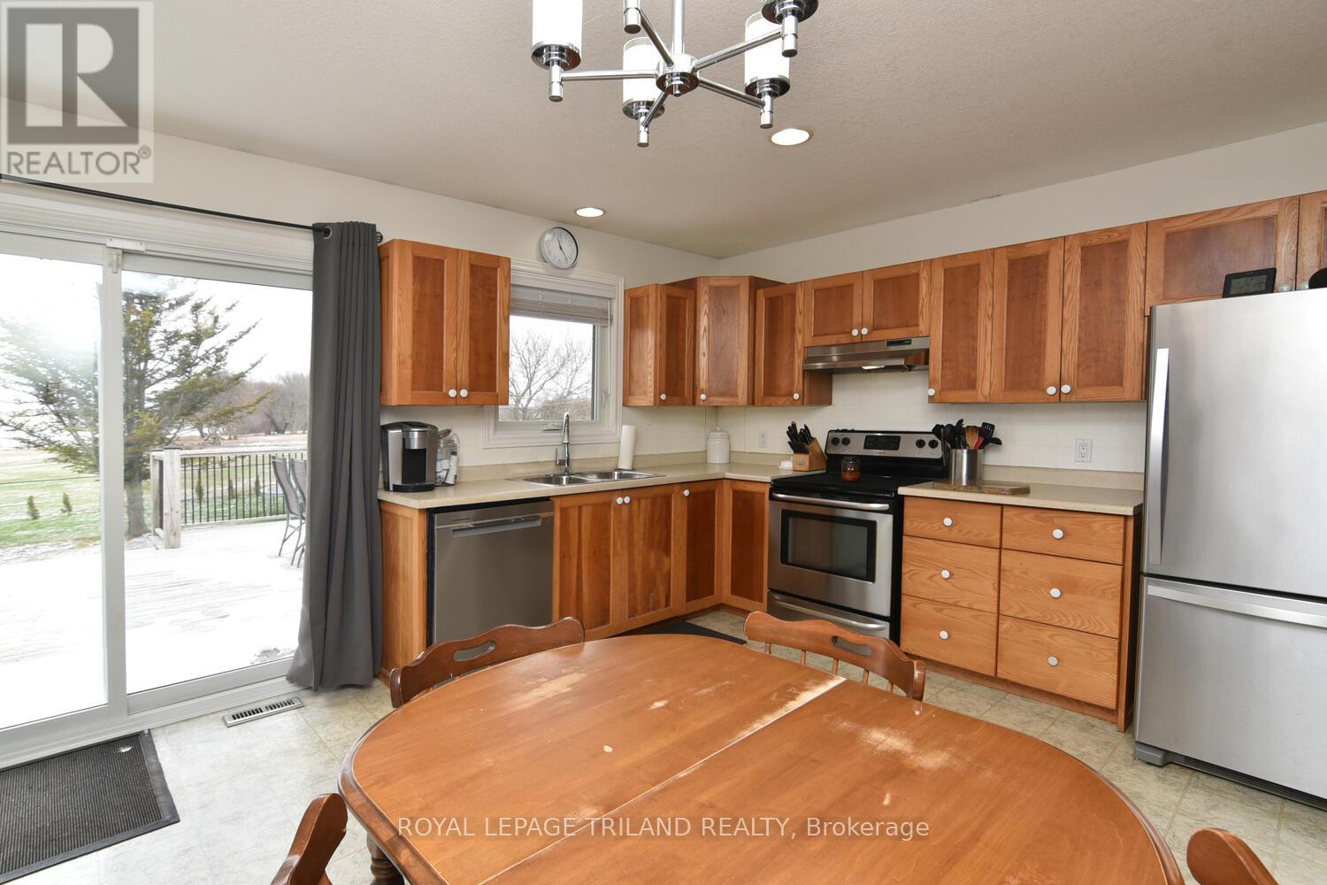 9907 Eric Street, Lambton Shores, Ontario  N0M 2N0 - Photo 23 - X12981916