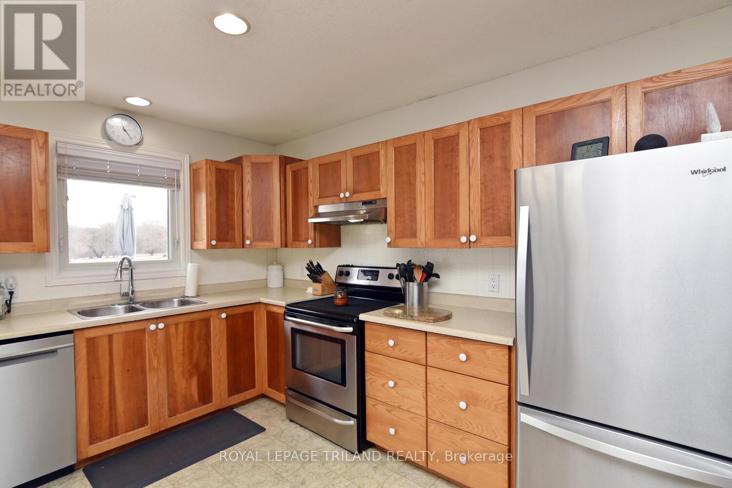 9907 Eric Street, Lambton Shores, Ontario  N0M 2N0 - Photo 28 - X12981916