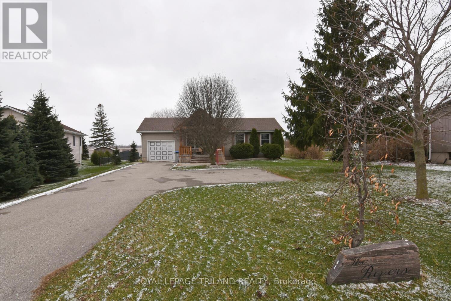 9907 Eric Street, Lambton Shores, Ontario  N0M 2N0 - Photo 3 - X12981916