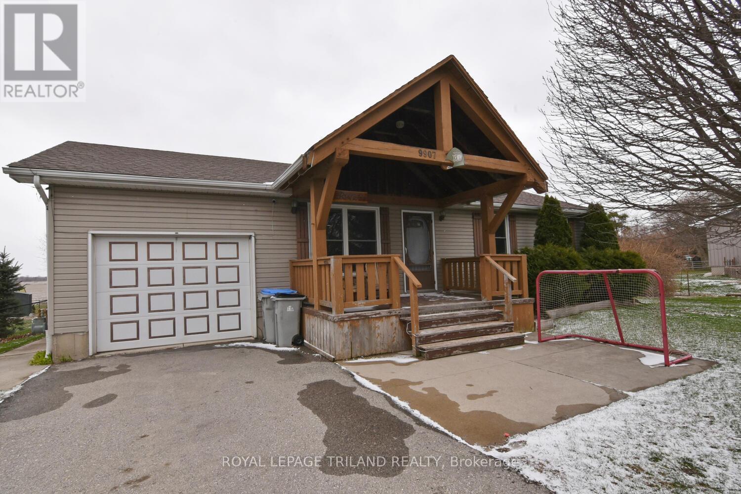 9907 Eric Street, Lambton Shores, Ontario  N0M 2N0 - Photo 4 - X12981916