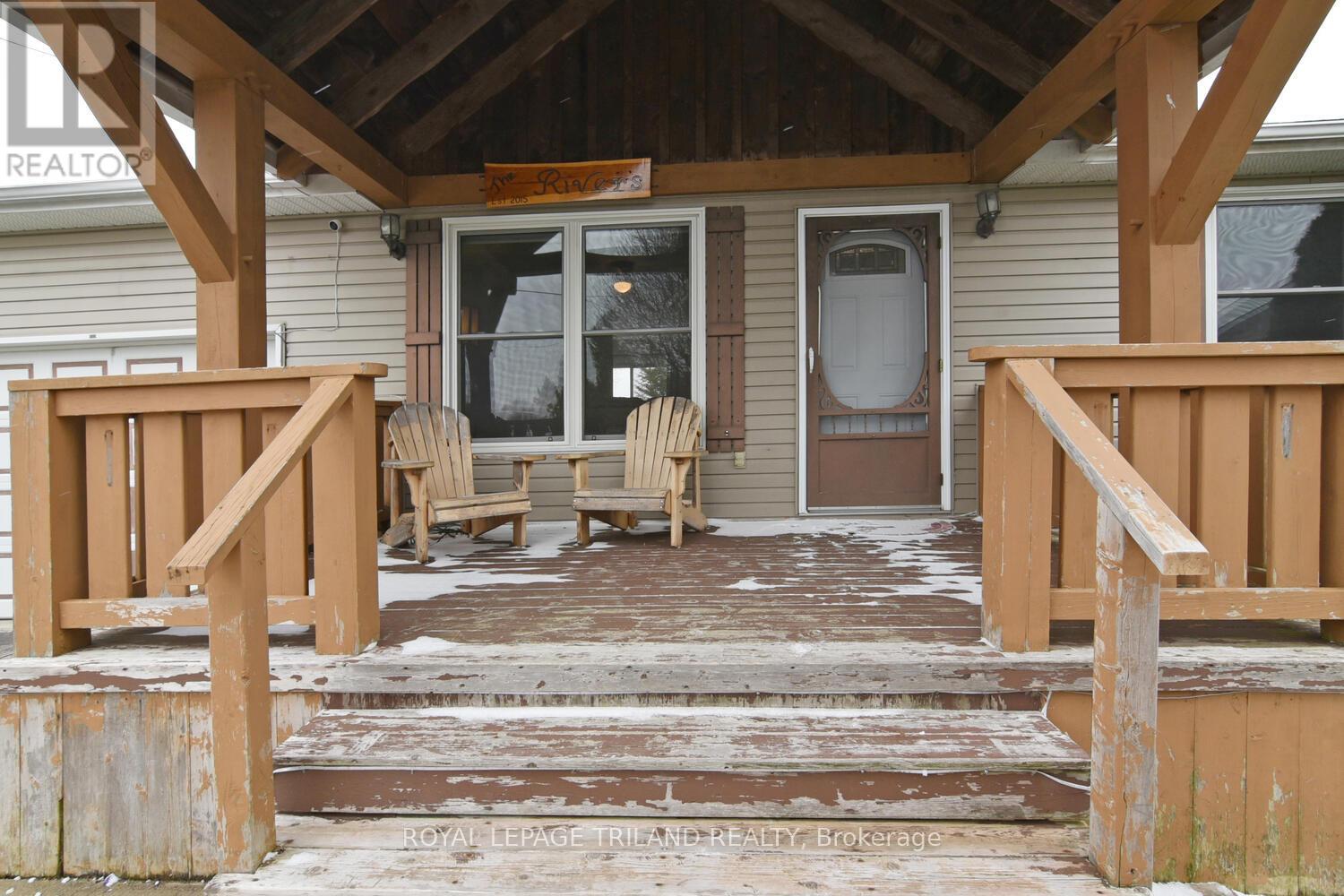 9907 Eric Street, Lambton Shores, Ontario  N0M 2N0 - Photo 5 - X12981916